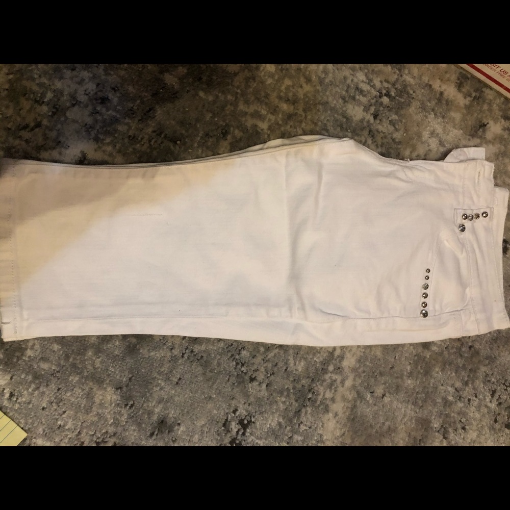 Miss Chic size 3 White Capris
